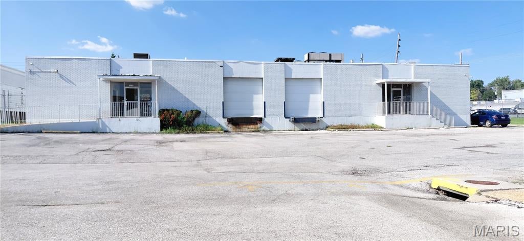Looking for Freezer? Cooler Warehouse?  Here is your opportunity to purchase this Built-in 1510 sqft walk-in freezer and 300 sqft walk-in cooler, building is about 14000 sqft on one level Office/warehouse, 2 Front entry doors, and one door at back.  3 section work / storage area , clear ceiling height 13'3",  2 front loading docks, one side drive-in door for normally deliver.  Employees large kitchen / dining room, man & woman bathroom (ADA), Office with additional full bath, refresh before clock takeoff.  Building is located in Page Industrial on a small cul-de-sec street with fence level lot, parking 25 cars.
