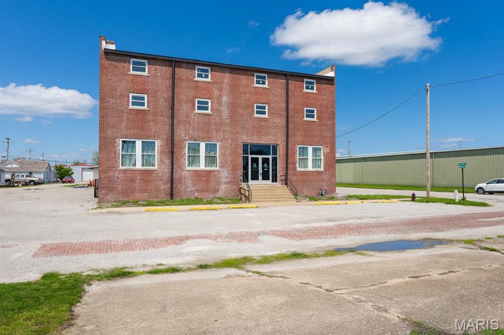 City/Litchfield - Commercial Sale