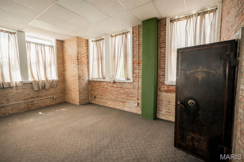 City/Litchfield - Commercial Sale