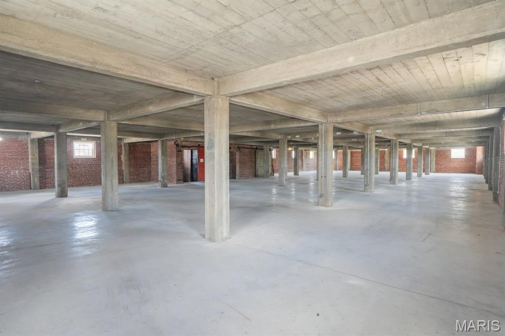City/Litchfield - Commercial Sale