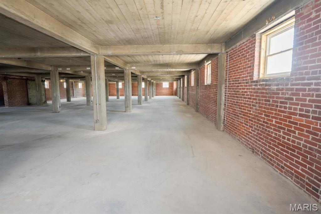 City/Litchfield - Commercial Sale