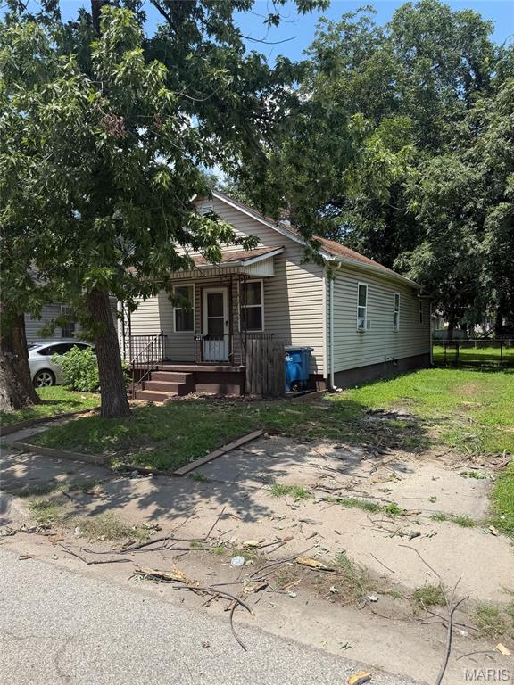 GOOD INVESTMENT PROPERTY.  2 BEDROOM, 1 BATH HOME IN GRANITE CITY. HANDYMAN SPECIAL. ADD TO YOUR PORTFOLIO OR  GRAT FLIP. HOME SOLD AS-IS CONDITION.