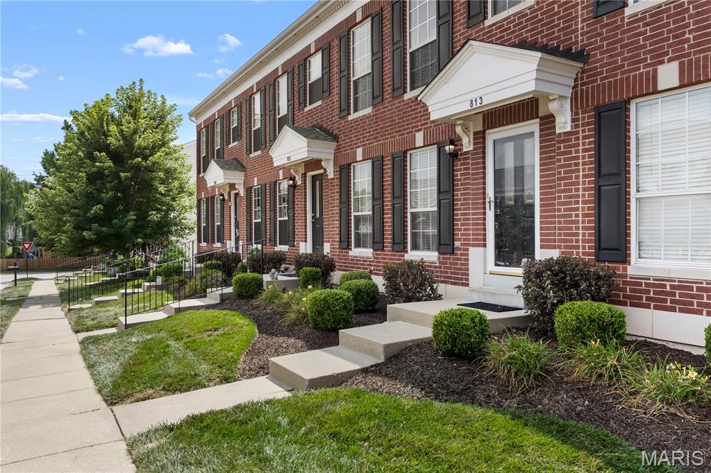 Brownstone Village At Thornbury #1 - Residential