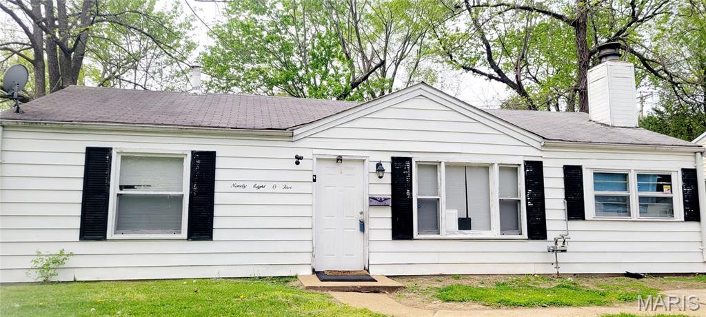 Great investment opportunity or for an occupant to move in!! 2-bedroom, 1-bath home offers immediate income with tenants currently in place. Inside, you’ll find a welcoming living room, an efficient kitchen layout, and some newer laminate flooring that adds a fresh touch. The level backyard provides usable outdoor space, and the home’s simple, low-maintenance design makes it an easy addition to any rental portfolio. A solid choice for investors looking for steady cash flow and long-term potential.