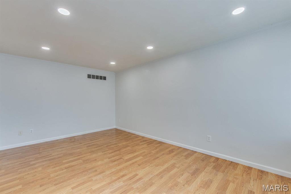 Sorrento 5 - Residential Lease
