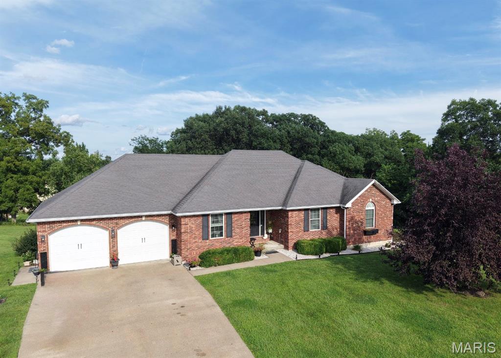 Welcome home to this impressive brick residence offering over 4,000 square feet of living space, with 3-4 bedrooms, 3 full bathrooms, and a walkout basement.
From the moment you arrive, the home’s attractive brick exterior, manicured lawn, mature landscaping, and expansive driveway create wonderful curb appeal. An oversized two-car garage provides plenty of room for vehicles, storage, and more .Inside, you’ll find a spacious floor plan designed to provide plenty of room for everyday living and entertaining. With four generously sized bedrooms and three full baths, this home offers the flexibility today’s buyers are looking for. The walkout lower level adds tremendous additional living space and possibilities—has a family room, recreation area, guest accommodations,, or entertaining space., This is a home that offers exceptional space both upstairs and down, while the classic brick exterior gives it a timeless look.
3 Bedrooms(One bonus room with closet used for a bedroom) | 3 Full Baths | 4,000+ Sq. Ft. | Walkout Basement | Oversized 2-Car Garage
A beautiful, substantial home with the space, versatility, and curb appeal that can be difficult to find. This one is truly a must-see