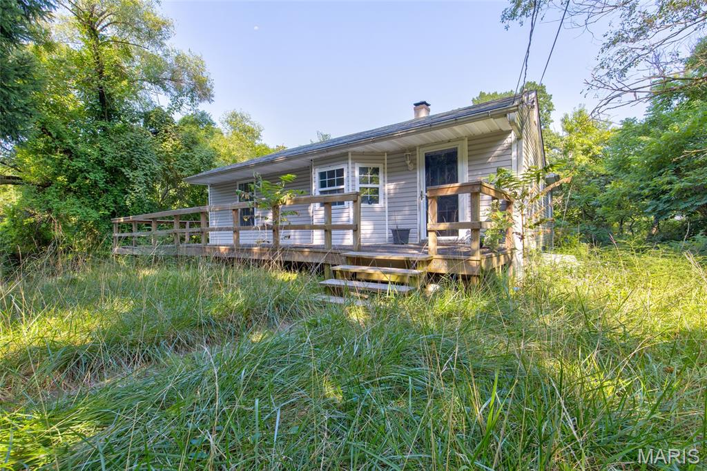 Attention Investors:  This one has Tons of potential!  Excellent Rosewood Heights location, 3 bedroom, one bath ranch home located on a quiet dead end street, large one acre wooded lot.  Roxana Schools
