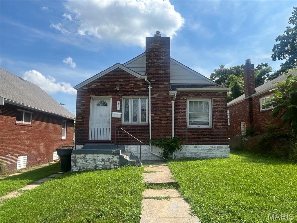 Here's your chance to add a 2-bedroom, 1.5-bath, 1,000 SF rental property to your St. Louis investment portfolio. Vacant and ready for your vision, this property is ideal for buy-and-hold investors looking to grow their cash-flowing assets.