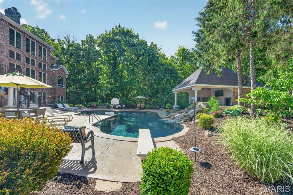 Est Of Peruque Creek Farms - Residential