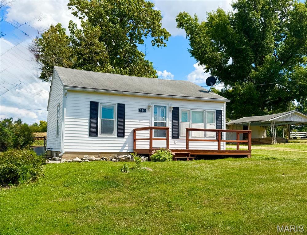 Looking for an affordable home in Perry, MO? This charming 1 bedroom, 1 bath property is priced under $100K and offers an excellent opportunity for a full-time residence, weekend lake getaway, or investment property. The home overlooks Perry City Park and features an upgraded kitchen with stainless steel appliances, granite countertops, and a convenient breakfast bar, plus a separate dining area. An additional flexible room can be used as a sleeping room, home office, hobby space, or custom closet. You’ll also find a large 1-car garage with extra storage space and a newer garden shed. Conveniently located near Mark Twain Lake, this property offers affordability, versatility, and easy access to recreation. Seller is selling AS-IS. If you’ve been looking for an affordable home in Perry with plenty of possibilities, this one is worth a look!