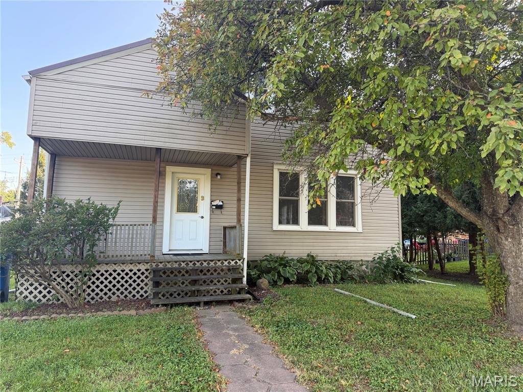 Welcome to 611 Clark Street in Canton, Missouri! This 2-bedroom, 1-bath home offers approximately 1,880 square feet of space and large rooms.

Living Room: 24’ x 16’ with gas fireplace
Dining Room: 15’ x 16’
Kitchen: 14’ x 12’
Bedroom 1: 15’ x 10’
Bedroom 2: 15’ x 11’
Bathroom: 8’ x 6’
Closet/Laundry Area: 16’ x 7’
Bonus Room: 47’ x 11’ (Could serve as a bedroom) 
Attached 2-Car Garage: 24’ x 24’

Additional features include original hardwood floors, vaulted ceilings, central air conditioning, natural gas forced-air heat, public water and sewer, and an approximately 10-year-old roof. 

The attached two-car garage offers alley access, with additional street parking available.

Located just minutes from Culver-Stockton College and approximately 25 minutes from Quincy, Illinois.