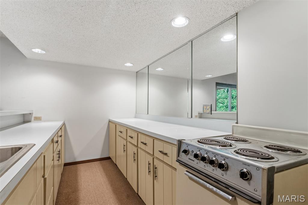 Old Oak Place - Residential