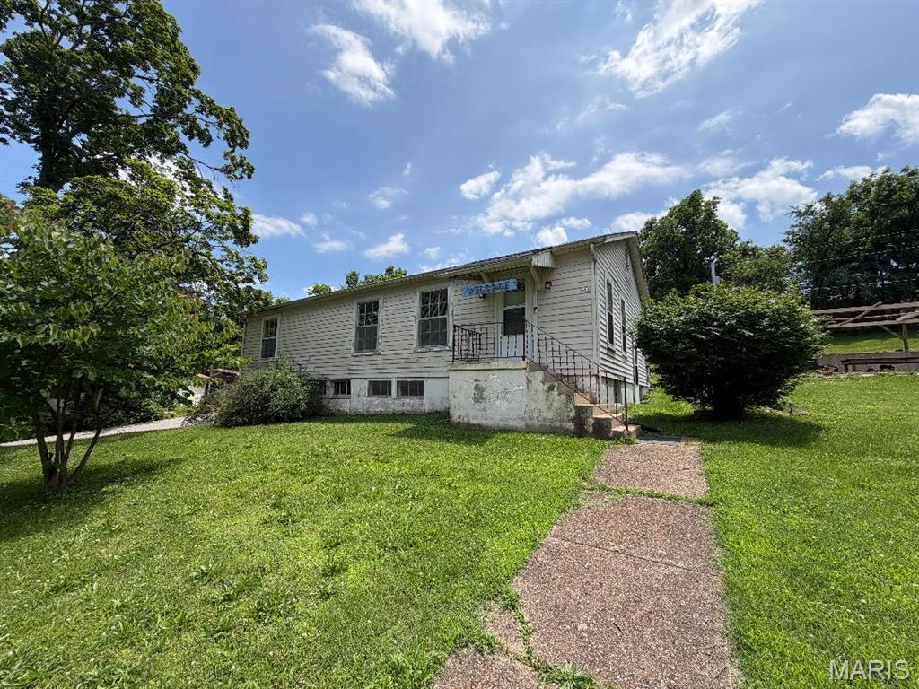 Investor Special!
Charming 2-bedroom, 1-bath cottage-style home located in the heart of Waynesville. This property offers great potential for investors, first-time buyers, or anyone looking for a fixer-upper opportunity. The adjoining lot is included in the sale, providing extra space for expansion, additional parking, or future development possibilities. Conveniently located near shopping, dining, and local amenities. Don’t miss this opportunity to own a property with added value and endless potential!