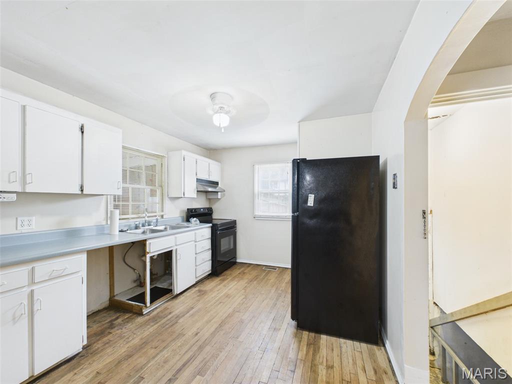 LOT 1 E 4' LOT 2 - BLK 1SELLS ADDN - Residential