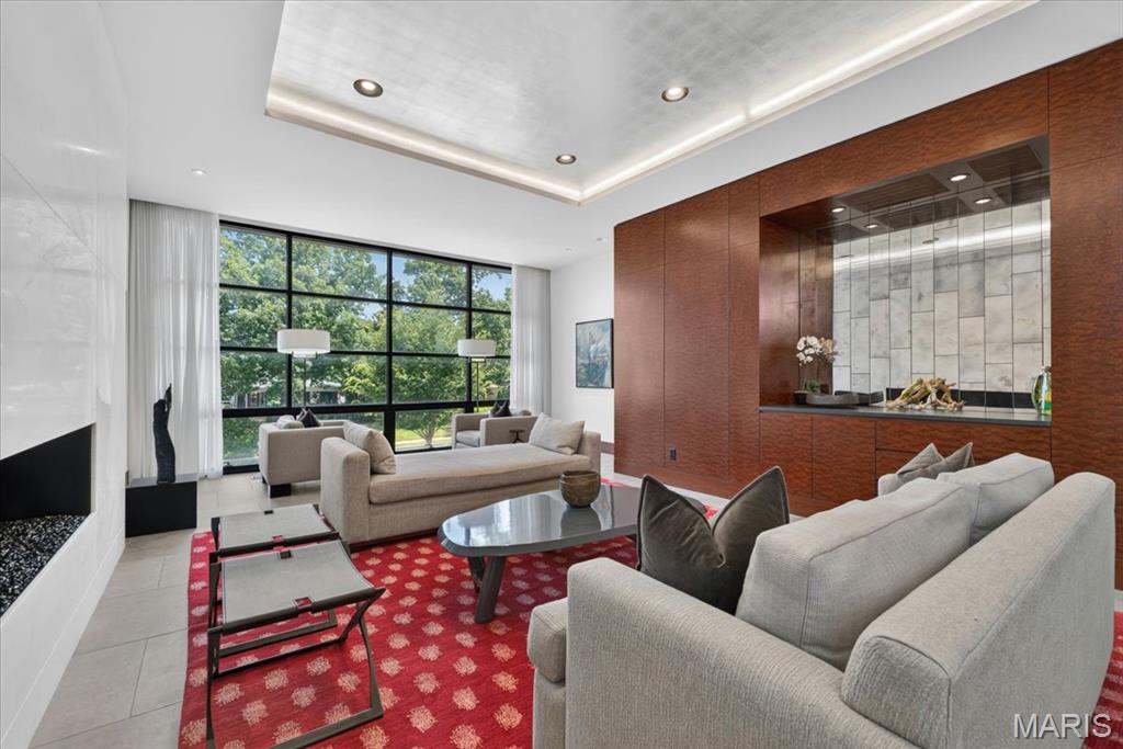 Cram-Izus - Residential