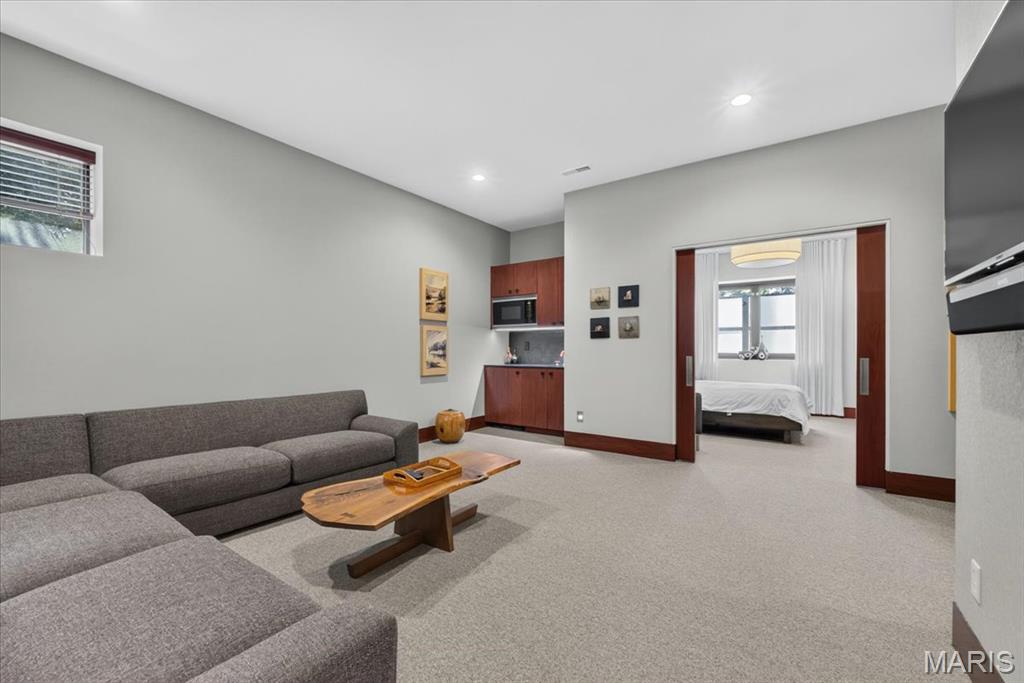 Cram-Izus - Residential