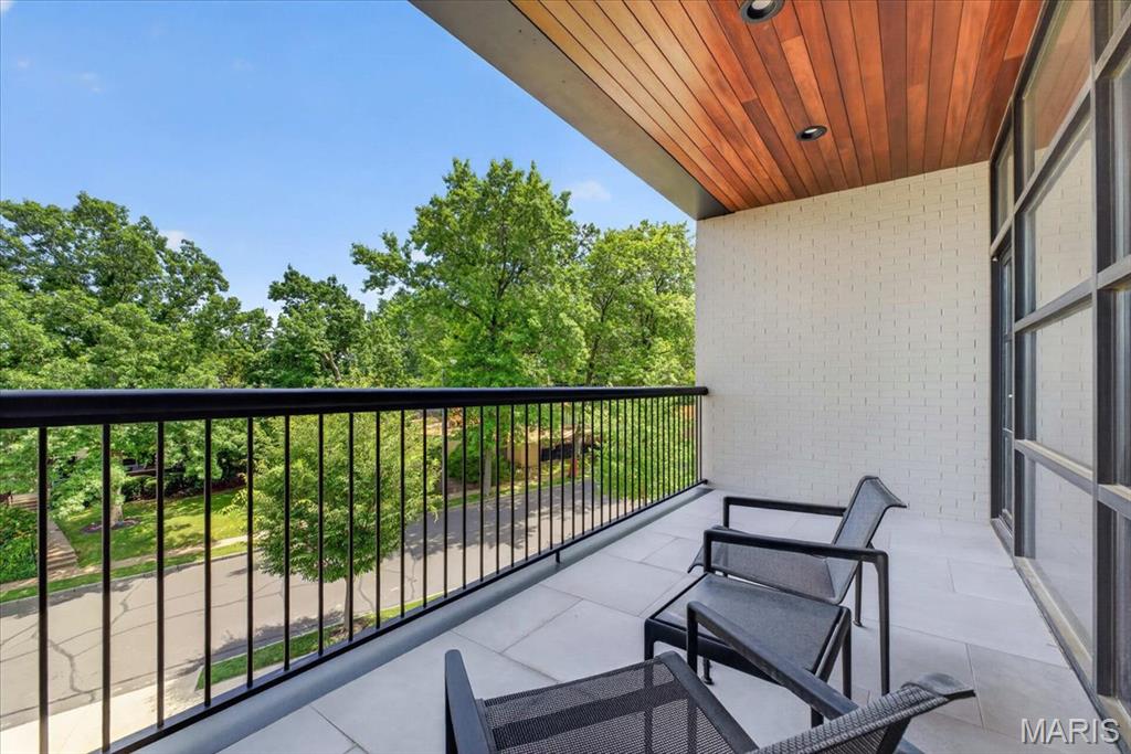 Cram-Izus - Residential