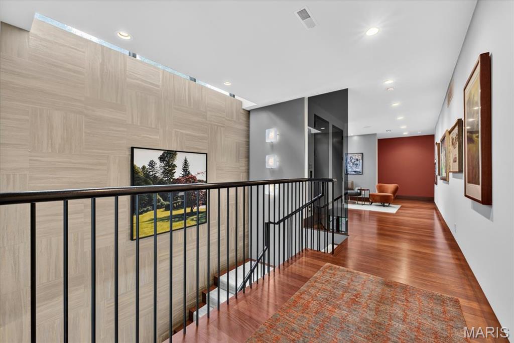 Cram-Izus - Residential