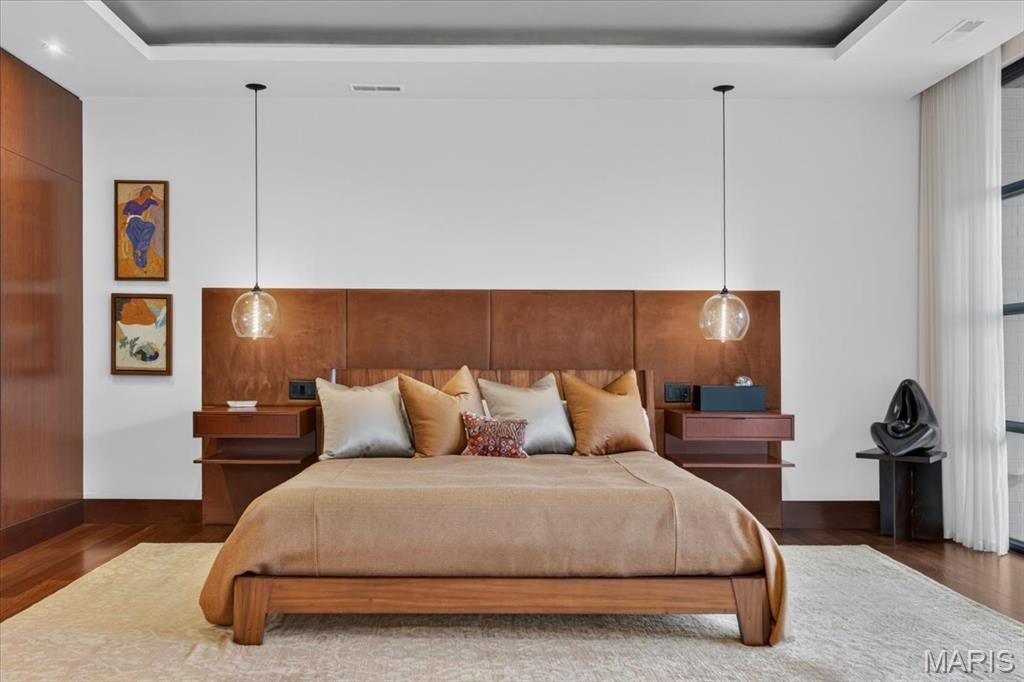 Cram-Izus - Residential