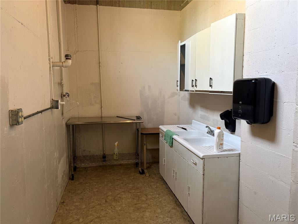 Kingshighway Add - Commercial Lease