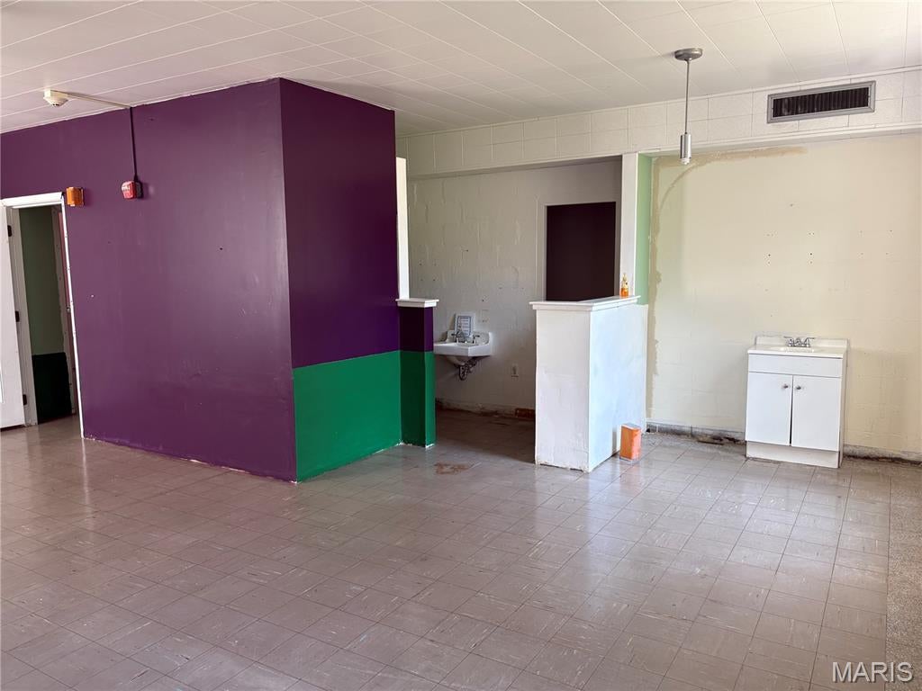Kingshighway Add - Commercial Lease