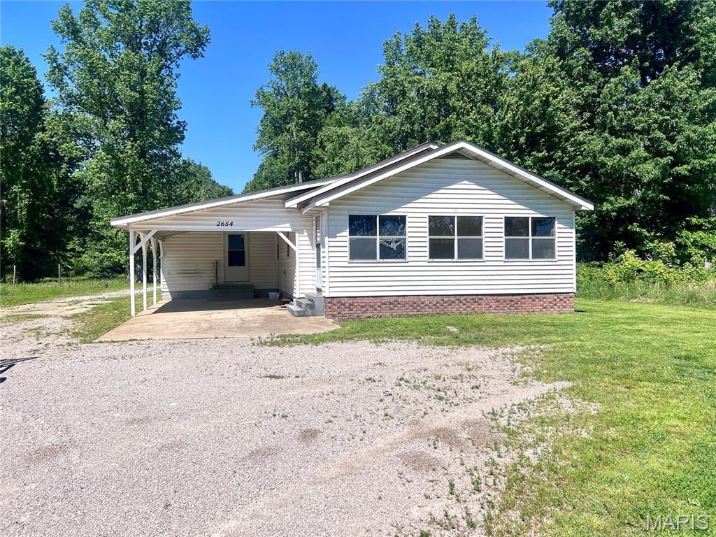 You wont want to miss this one!  2 bedrooms, 1 bathroom, with a detached shop and over 1.5 acres.  This house has new paint and flooring through out.  Large property with over 1.5 acres and a nice 24x40 detached shop!  Hurry and call before its gone!