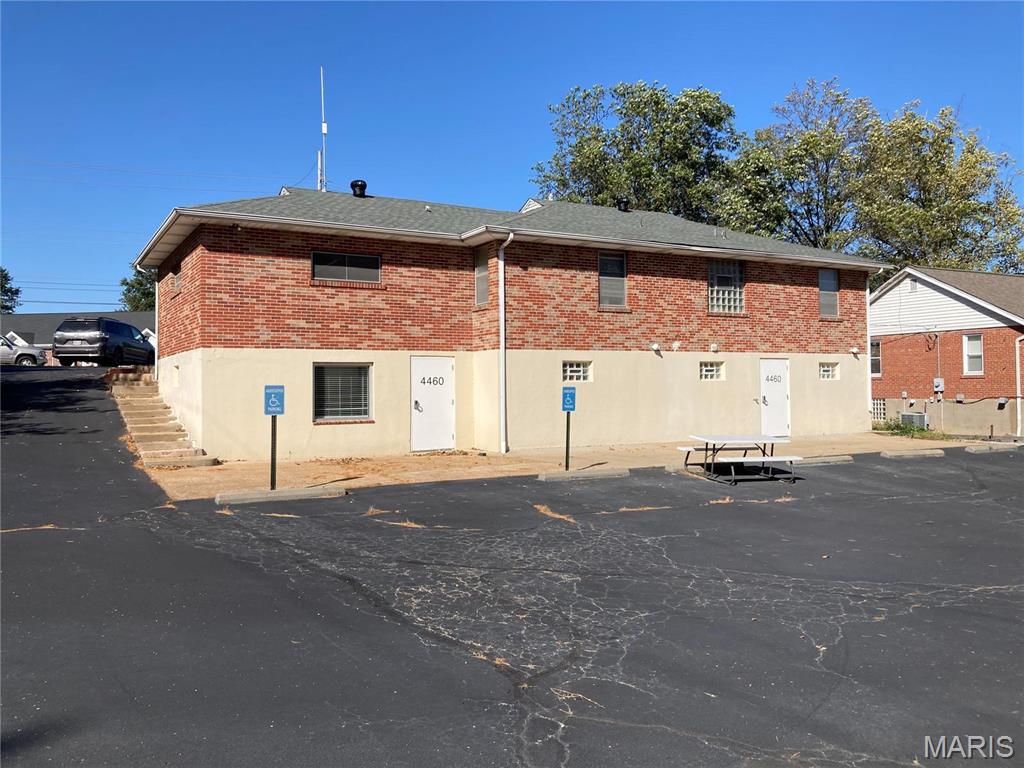 TRIANGLE - Commercial Sale