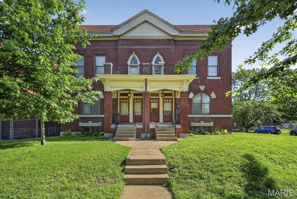Come experience classic St. Louis charm in this gorgeous 2 bed, 1 bath city apartment! Original fireplaces (non-functional) and stunning pocket doors give this space the historic character that makes St. Louis architecture so beloved. Conveniently located just minutes from downtown with easy access to Highways 64, 70, 55, and 44, commuting throughout the city is a breeze. In-unit laundry adds extra convenience to this already inviting space. Don’t miss your opportunity to make this beautiful apartment your new home and apply today!