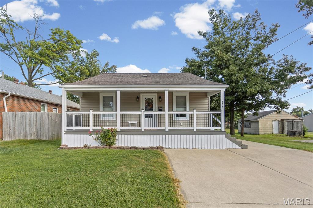 This adorable 2 bedroom, 1 bathroom home in Bethalto is one you’ll definitely want to see! With so many of the big ticket updates already taken care of, this home is easy to settle into and enjoy. A beautifully updated kitchen and bathroom, and new flooring to name a few. Upstairs, you’ll find a bonus space that gives you approximately an extra 300 square feet of space to use however you need. Cute, comfortable, and ready for its next owner, come take a look!