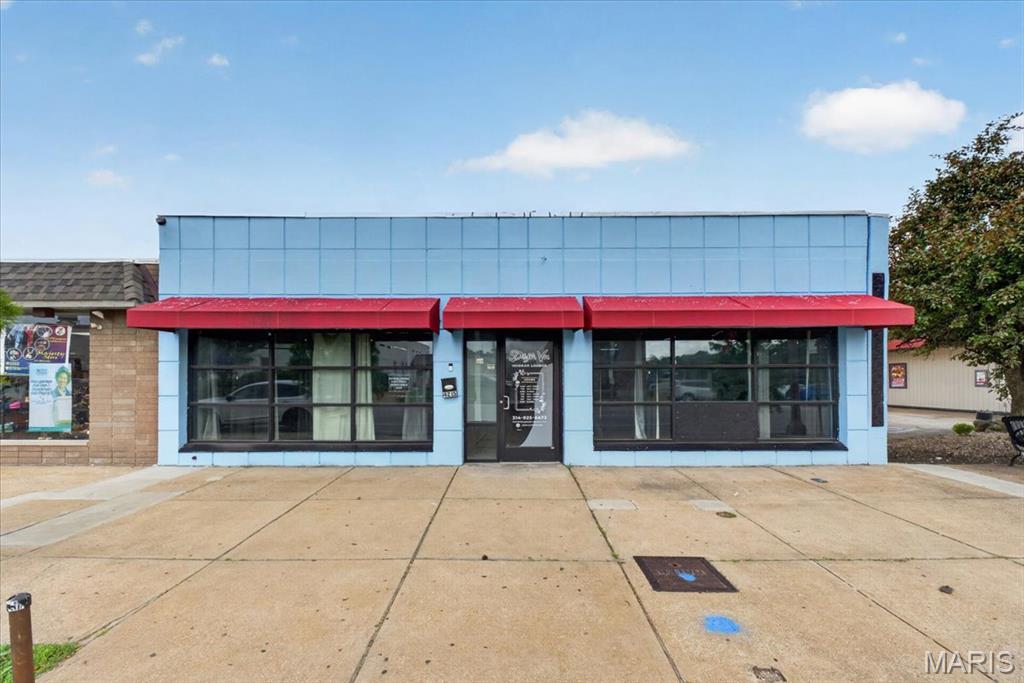 Prime South City Retail 4,000 SF, Freestanding, 18,000+ VPD and Zone F. Priced to Sell. Rare opportunity to own a freestanding, high-visibility commercial building on one of South St. Louis's most active retail corridors. Positioned on S. Kingshighway Boulevard just steps from the Chippewa intersection, one of the highest-traffic nodes in the city. This 4,000 SF building delivers the curb appeal, infrastructure, and flexibility that serious buyers demand. Striking Exterior & Street Presence The distinctive blue panel facade, bold red awning, and wide floor-to-ceiling storefront windows make this building impossible to miss at 18,000+ vehicles per day. Wide, open sidewalk apron in front creates natural customer gathering space. A neighboring Jack in the Box confirms the corridor's proven retail traffic draw. Truly Open, Column-Free Floor Plan Step inside to an expansive, wide-open main floor with high ceilings and an exposed industrial ceiling structure, a blank canvas ready for your vision. Whether you're opening a restaurant, lounge, boutique retail, salon, fitness studio, grocery, catering hall, or professional office, the layout adapts to your needs with minimal buildout. Large storefront windows on the front elevation bathe the space in natural light. High-Capacity Restroom Infrastructure Two generously sized, fully plumbed restrooms are already in place. The men's room features three urinals and a private stall; the ladies' room offers multiple stalls and a vanity. This level of restroom capacity is a significant advantage for food service, entertainment, adult daycare, or any high-customer-volume use and it's already built. Major 2023 Capital Improvements New furnace, New AC, New front windows; Updated electrical panel; New water heater, and Newer TPO roof. All completed in 2023, providing a buyer with confidence and reduced near-term capital expenditure. Additional Features Two private offices. Rear alley access with rear entry door. Street parking. Zone F Retail (broad permitted uses) Ideal Uses Include: Hookah lounge, Restaurant or bar; Retail boutique; Beauty supply or salon; Grocery or specialty food; Catering; Adult daycare; Fitness or dance studio; Professional offices; Automotive/motorcycle accessories; Event or entertainment venue. This corridor doesn't offer freestanding buildings like this often and rarely with this level of recent investment. Must see to appreciate. Schedule your showing today.
This corridor doesn't offer freestanding buildings like this often — and rarely with this level of recent investment. Must see to appreciate. Schedule your showing today.