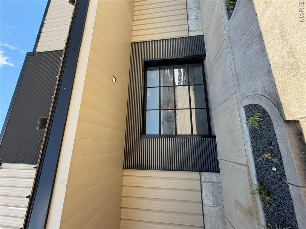 none - Commercial Lease