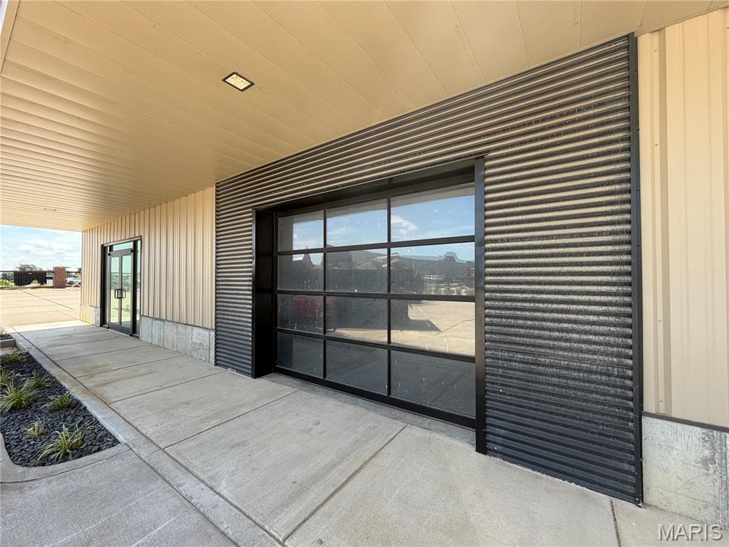 none - Commercial Lease