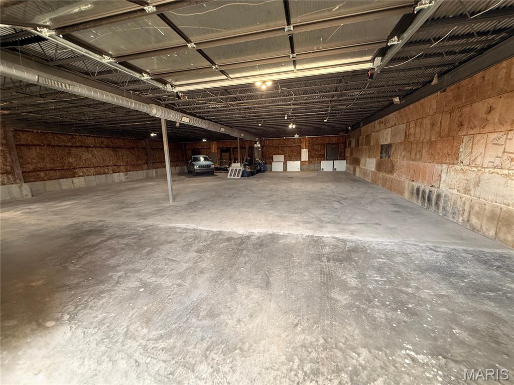 none - Commercial Lease