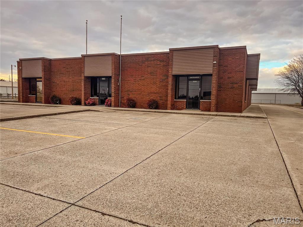 Great commercial building in an excellent high traffic area!!!  Building has a total of 7100 sq ft of space.  Front parking lot, back parking lot, and both sides have parking.  Currently is set up for 2 suites but can be broken down into multiple with 9 entry ways.  One space is currently rented.  The bigger space is set up right now with 5300 sq ft of space with 4 conference areas, 10 offices, 2 kitchens, and 3 bathrooms.  Recent upgrades include 4 new air units, 3 new heaters, one bathroom completely remodeled, and roof work.  Call for more details and a tour today! Location: City