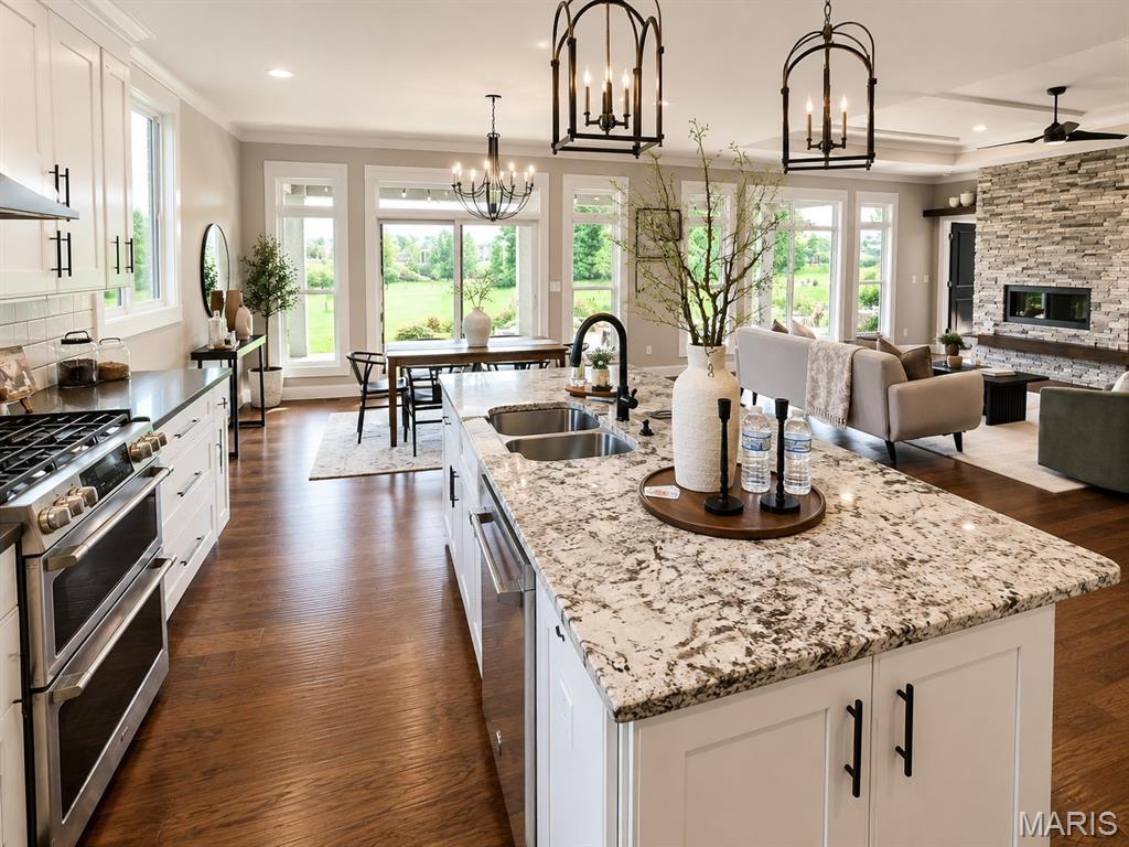 Stone Cliff Manor - Residential