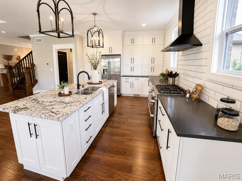 Stone Cliff Manor - Residential