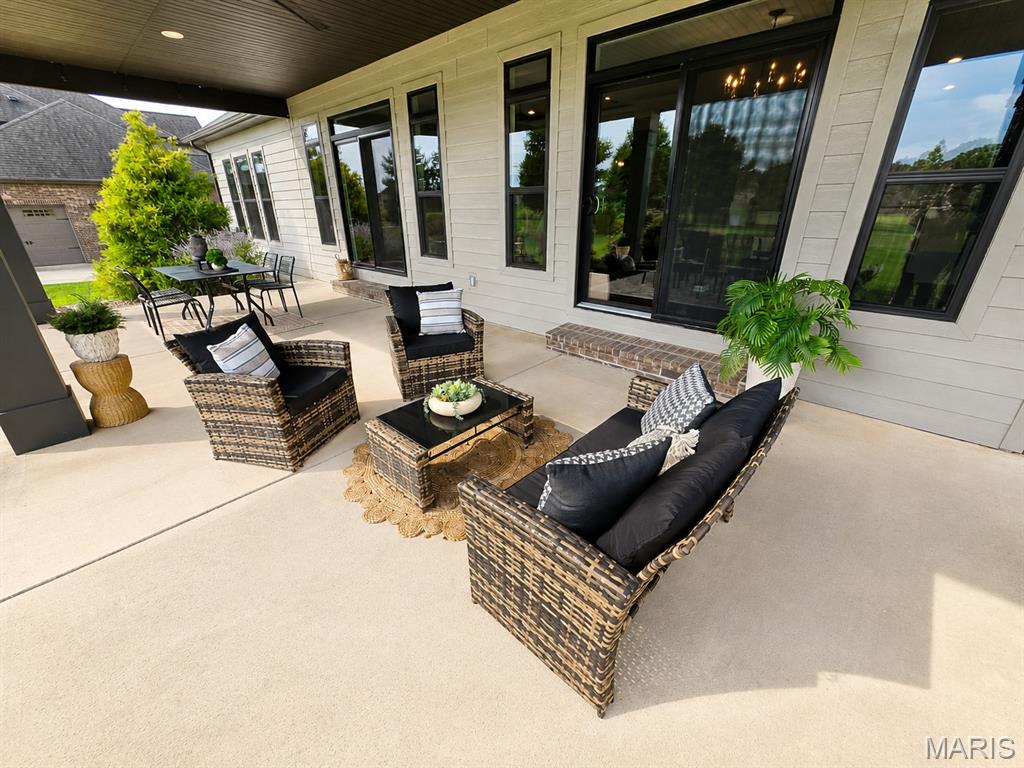 Stone Cliff Manor - Residential