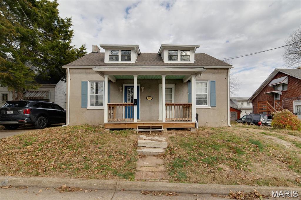Here it is!!  DOWNTOWN Washington home located just a few blocks from the River!  This home offers HUGE rooms, Separate Dining Room and a Large Kitchen with new Cabinets, Newer Appliances, and fresh paint.  The Main Floor Bedroom has original Hard Wood floors and 2 closets.  Main Floor laundry!  This amazing home has several updates including Newer Carpet, Fresh Paint, New Kitchen Cabinets, Newer Appliances, Roof, Exterior Doors, new Electric Panel and also new Insulation!   This one WILL NOT LAST!  Call today to make your appointment to see your NEW HOME!  **Seller will provide a PASSED OCCUPANCY INSPECTION!!**