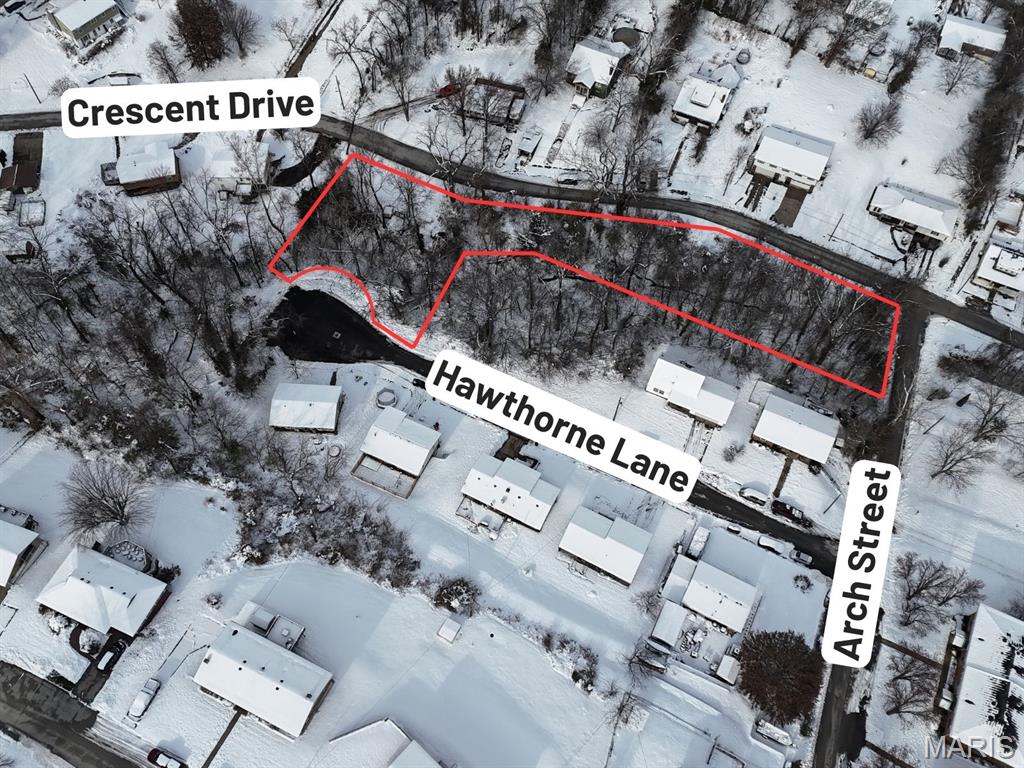 Great opportunity to build on a vacant lot in an established neighborhood. Property has frontage road along Crescent Drive, Arch Street, and at the end of the cul-de-sac on Hawthorne Lane.