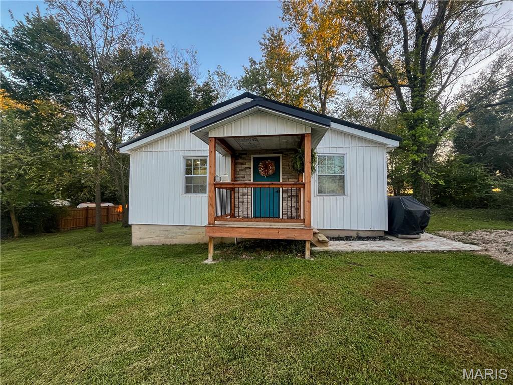 Charming, recently remodeled 2-bedroom, 1-bath home situated on a spacious 0.25 acre lot in the heart of Bourbon! This adorable home features numerous updates including a durable metal roof, new HVAC system, and remodeled interior and exterior finishes throughout. The kitchen includes new stainless steel appliances, and the washer and dryer are included for added convenience. Enjoy the large yard located near the park and just minutes away from Main Street, offering the perfect blend of small-town charm and accessibility. Home includes plenty of outdoor space to enjoy, while also featuring a covered porch to relax on. Don't miss this great opportunity to own an affordable, updated home. Home is owned by a licensed Realtor in the State of Missouri.