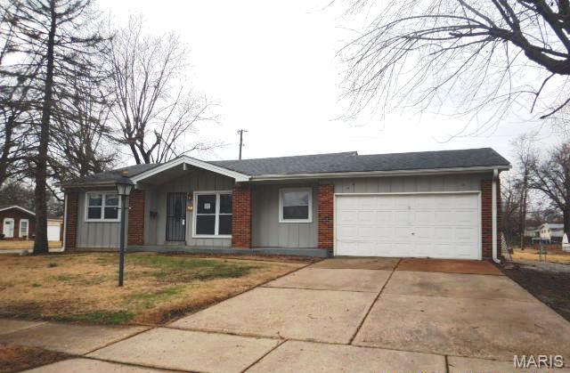 Spacious and open ranch style home with an attached two car garage and so much more to offer! Special features include: kitchen with island, two full bathrooms on the main floor, wood floors, six panel doors, workshop area in the garage, partially finished lower level, covered patio off the back, insulated vinyl windows and so much more! Step into the living room opening into the dining room with wood floor, ceiling fan and plenty of room to move about. The kitchen features an island, window overlooking back patio and plenty of storage!  Primary bedroom en-suite has walk-in shower, wood floors in bedroom and vinyl replacement windows. Updates have been made to the electric panel, sump pump installed, vinyl replacement windows and front door. Partially finished basement includes and office, recreation/family room area and laundry room with folding area. Easy to show! Set your appointment today!
This property was built prior to 1978, Lead Based Paint Potentially Exists.