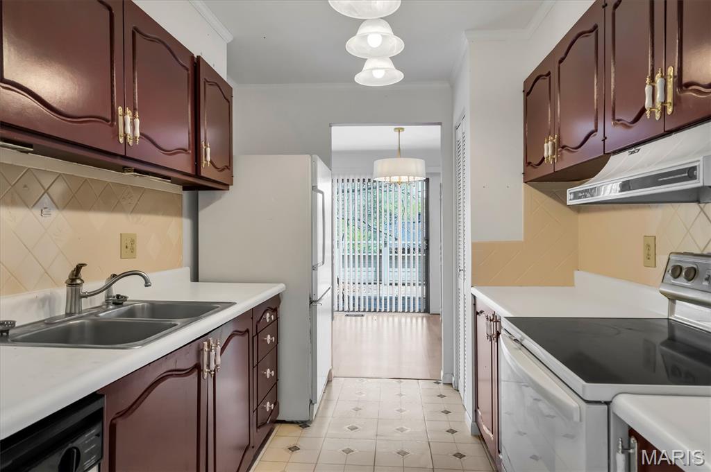 Birnamwood Condo Ph 1 - Residential