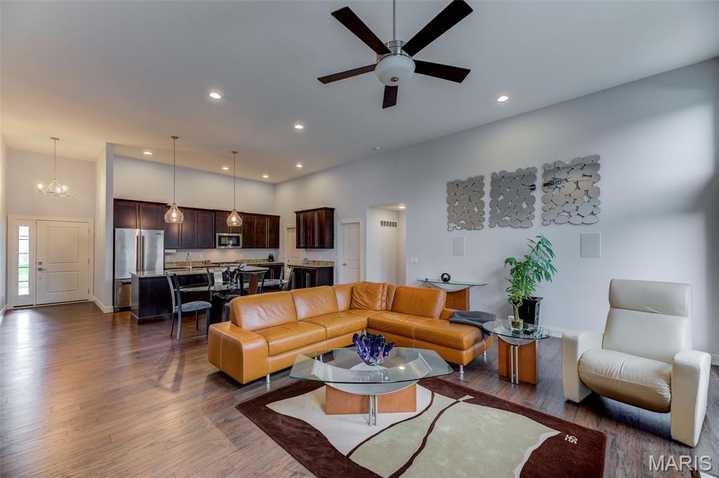 Laurel Oak Manor - Residential