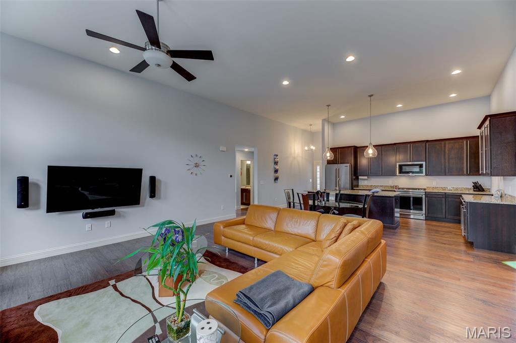Laurel Oak Manor - Residential