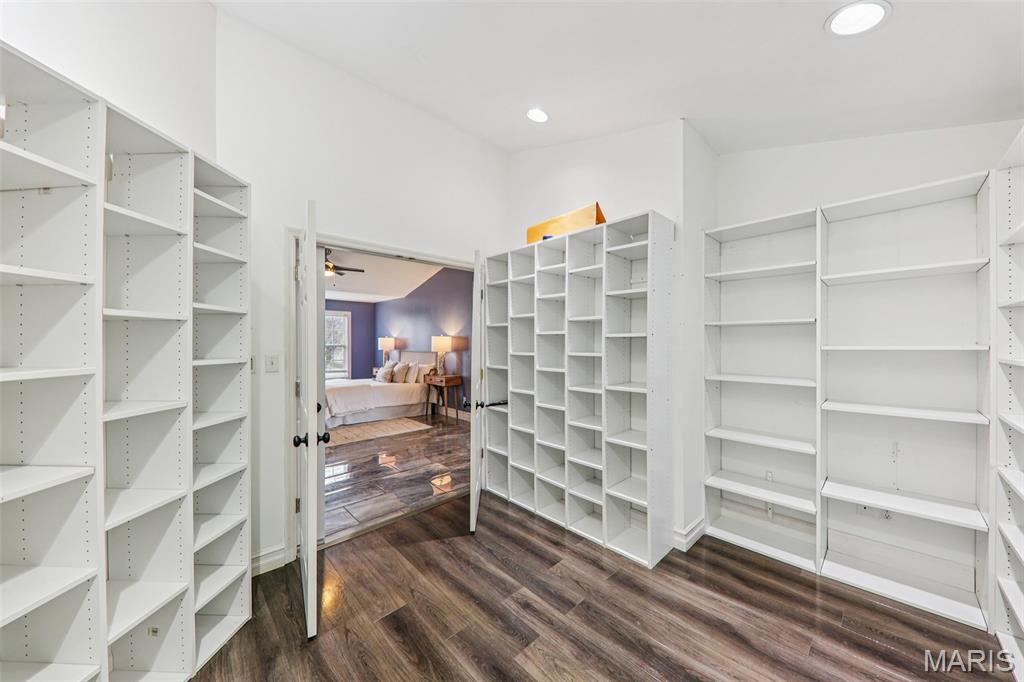 Manors At Bellerive One - Residential