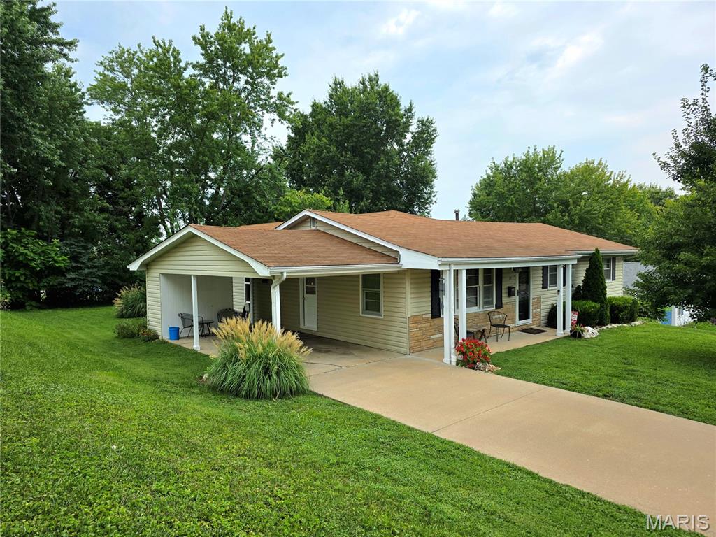 Don’t Settle for Less......Than a Home of Your Own!  This 4-bed, 3-bath ranch style is just waiting for new owners.   Entering in the Living Room you'll be greeting by warm wood flooring.  Spacious Office adjoins the Living Room.  The bright, open Kitchen features gas cooktop and wall oven.  Don't forget the BIG main floor Laundry with utility sink.  You'll enjoy relaxing on the rear covered patio with ceiling fan for those days when you want a nice breeze.  Conveniently located to shopping, the riverfront, park and more. With nearly 2,000+ sq ft, there's plenty of room for everyone.  Come, take a look before it's too late!