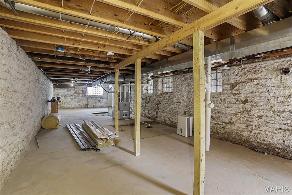 City Commons South Compton Sub - Residential Lease