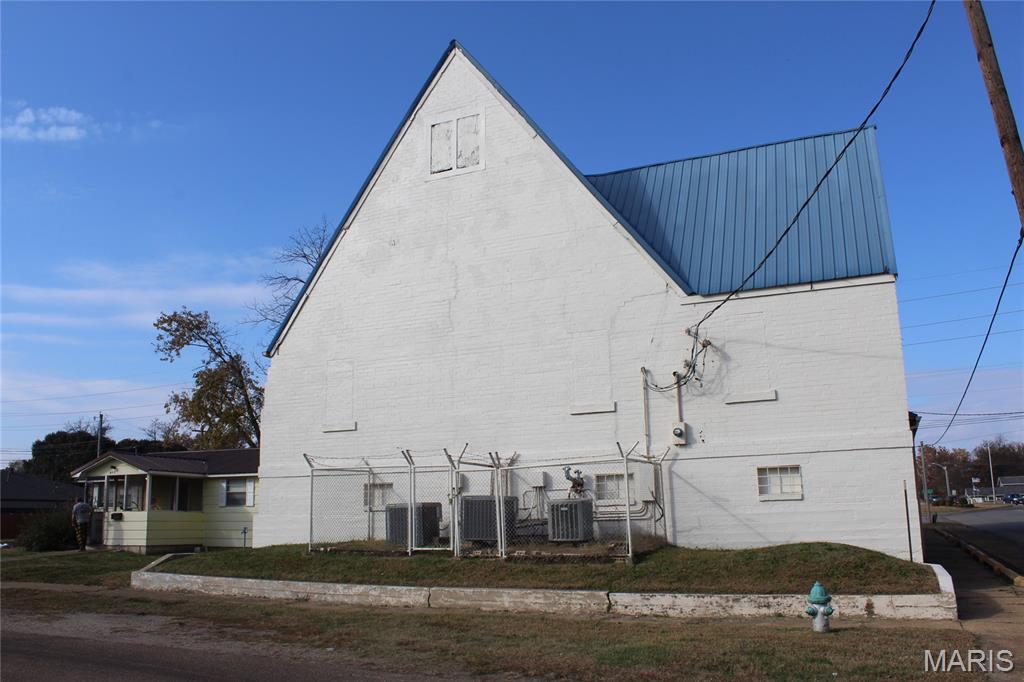 Kitchen & Bartlett Add - Commercial Sale