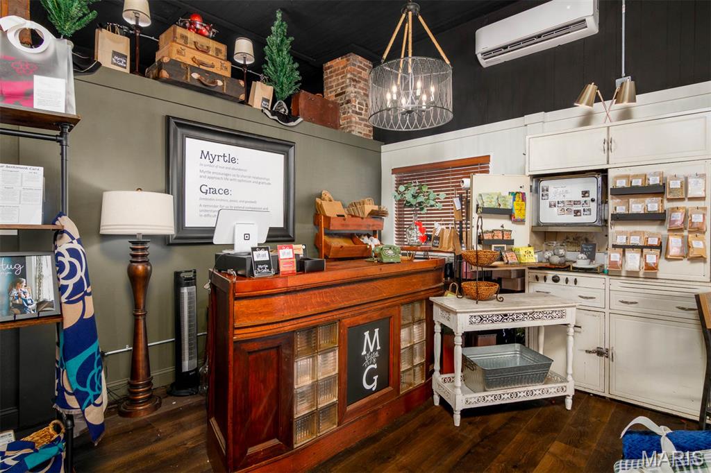 Highland - Commercial Sale