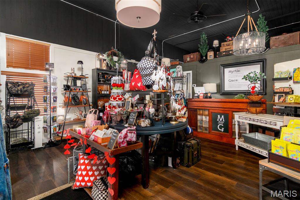 Highland - Commercial Sale